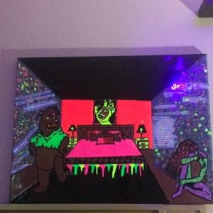 Design with glow-in-the-dark paint and Black light paint